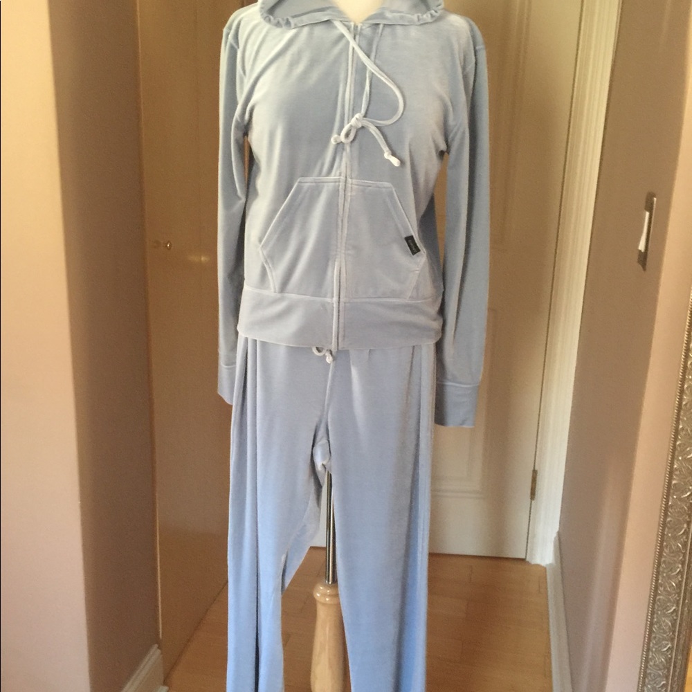DKNY VELOUR SUITE